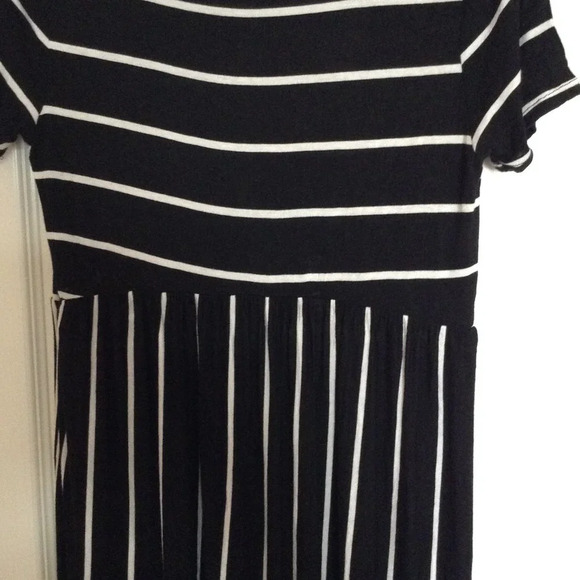 Bombom Midi Dress Size S Black White Stripes  Short Sleeve Knee Length - Picture 5 of 7